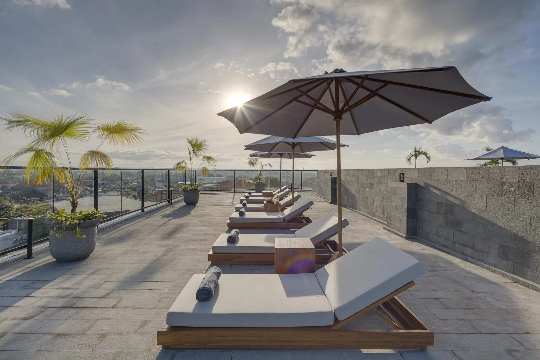NEXA Apartments Canggu — руфтоп, вид на Чангу